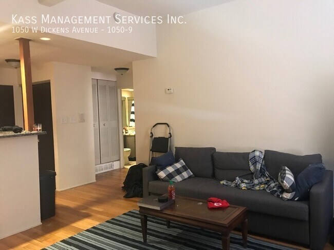 Building Photo - 1050 W Dickens Ave