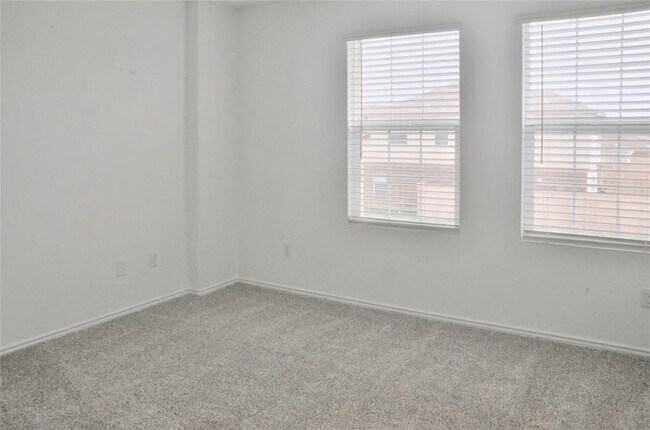 Building Photo - 136 Canley Lp