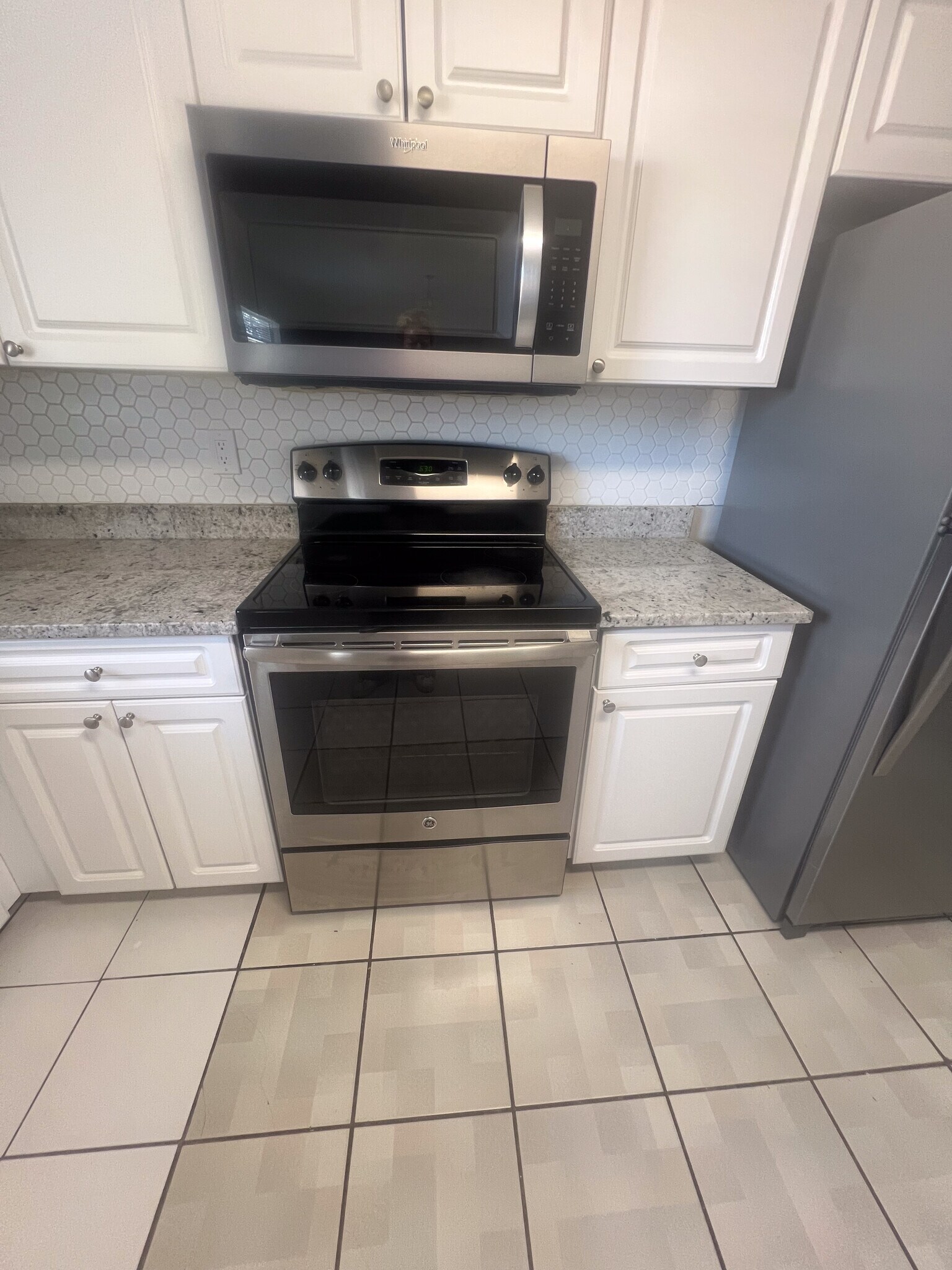 Building Photo - 7506 N Thatcher Ave