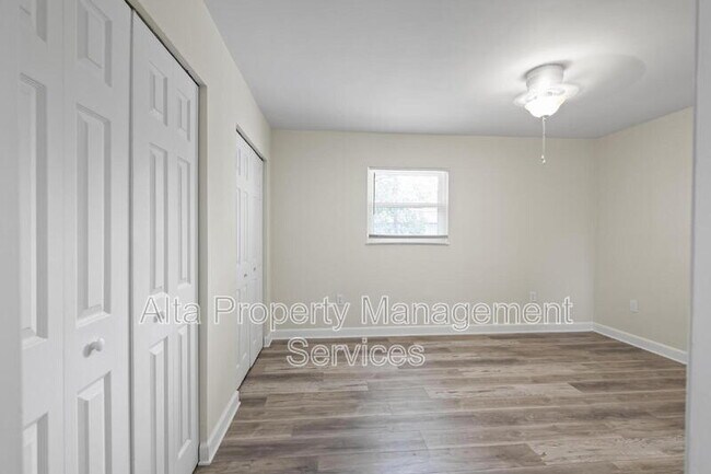 Building Photo - 11359 Bedford Oaks Dr