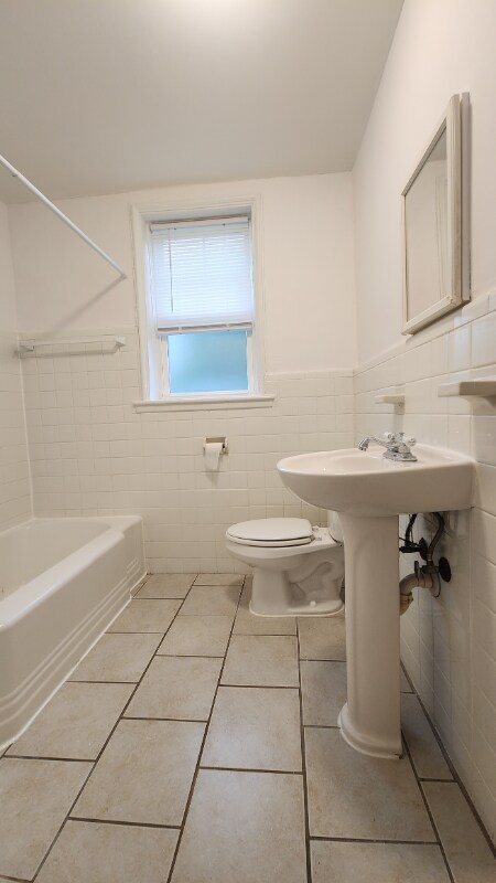 Building Photo - 813 Westwood Dr