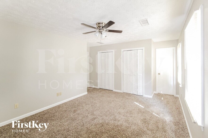 Building Photo - 600 River Oak Loop