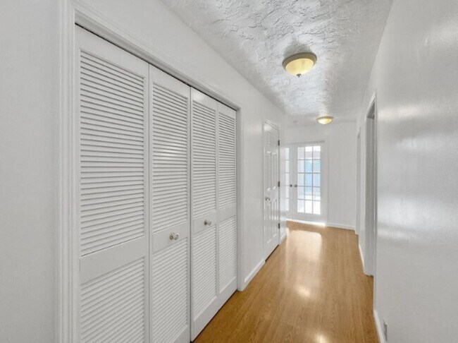 Building Photo - Spacious 4-Bedroom Home with Stunning Hilltop Views in Fortuna, CA