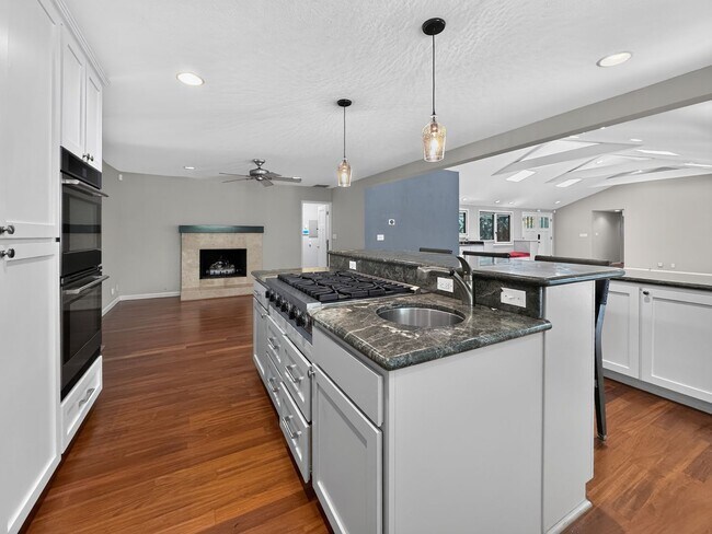 Building Photo - Gorgeous Single Level Home with Pool in Alamo Available Now!