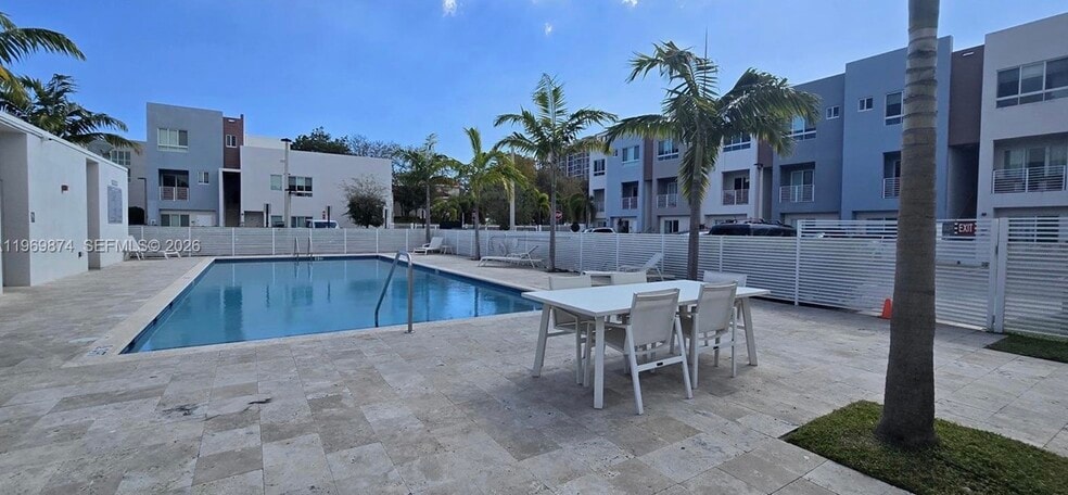 Building Photo - 2535 NE 193rd St