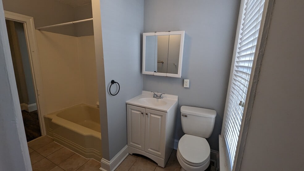 Building Photo - 321 W Biddle St