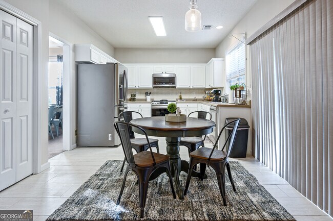 Building Photo - 206 Persimmon Tr