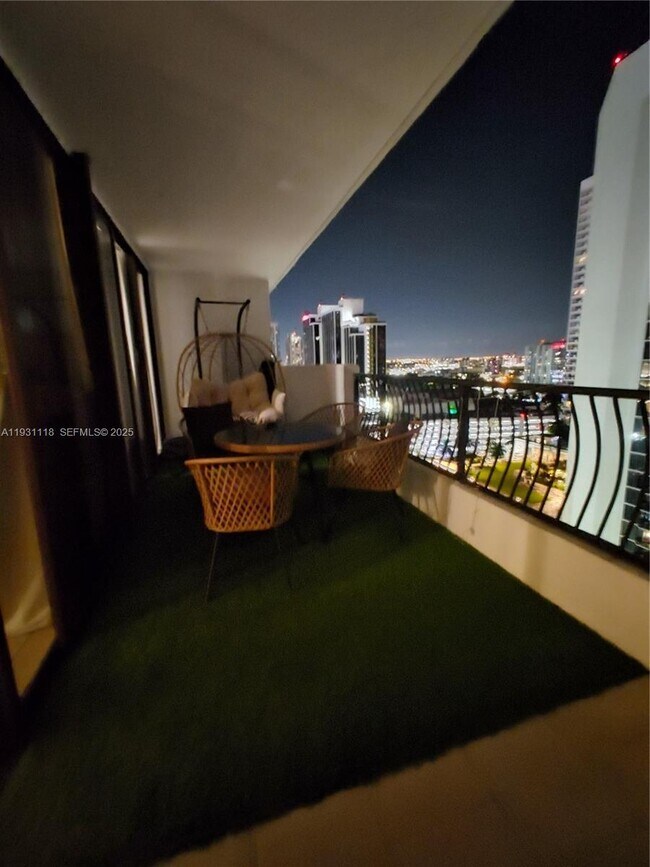 Building Photo - 555 NE 15th St