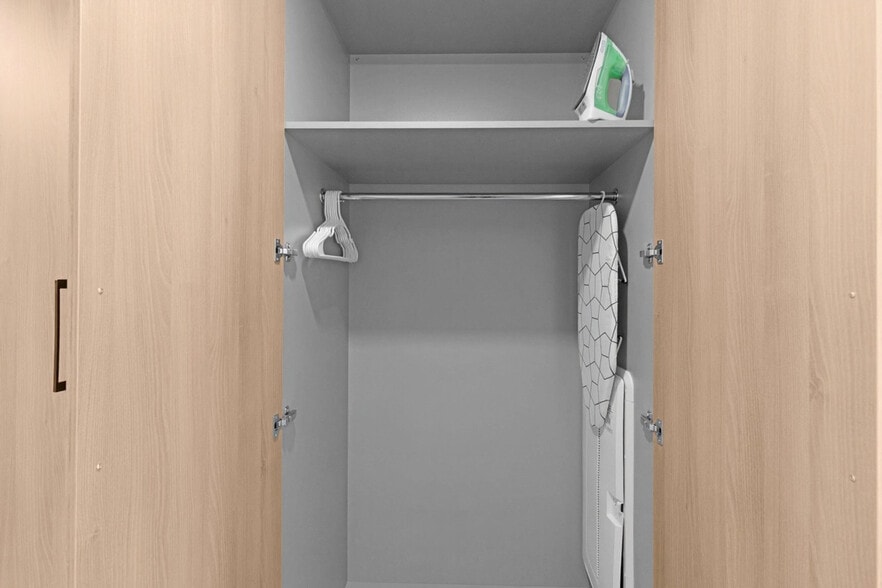 Building Photo - 501 NE 1st Ave