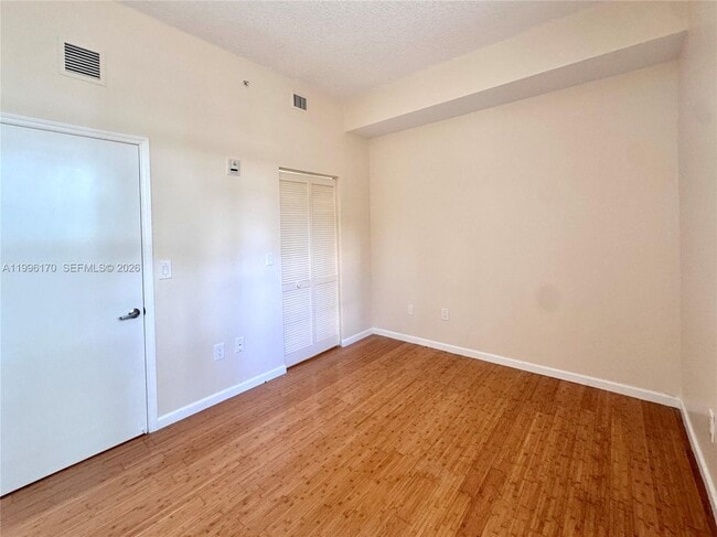 Building Photo - 5970 Indian Creek Dr