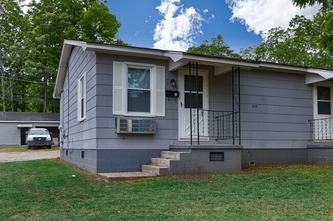 Building Photo - 1505 Wells Ave SE