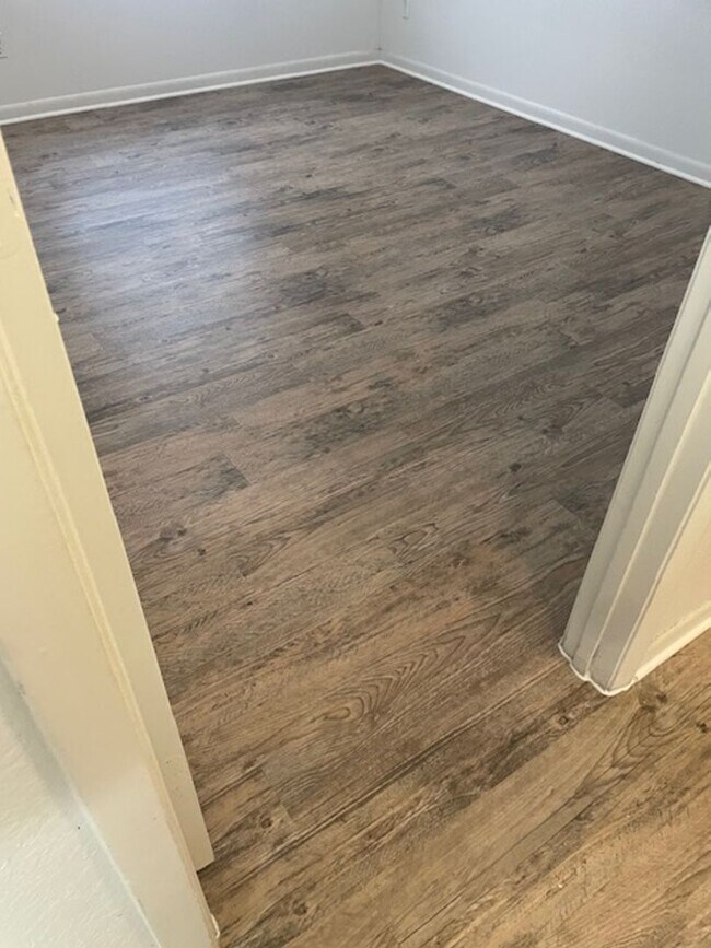 Building Photo - Lexington place ground fl One bedroom