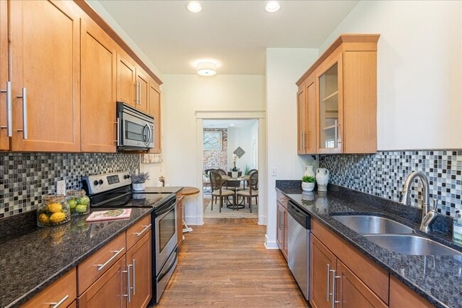 Building Photo - 1411 10th Ave N