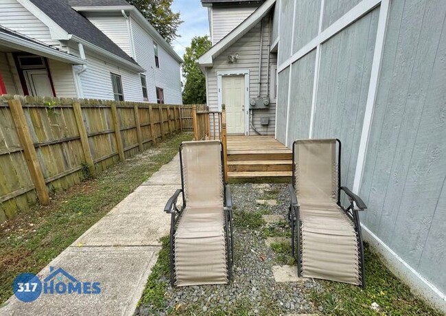 Building Photo - Completely renovated 2 bedroom 1 bath Dupl...