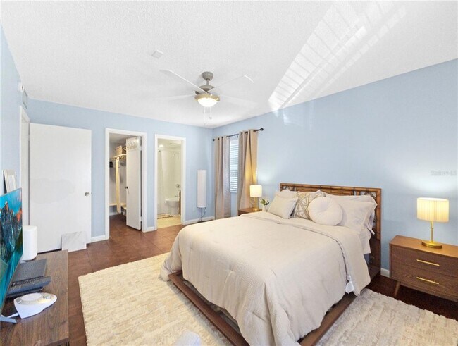 Building Photo - 553 Fairways Cir