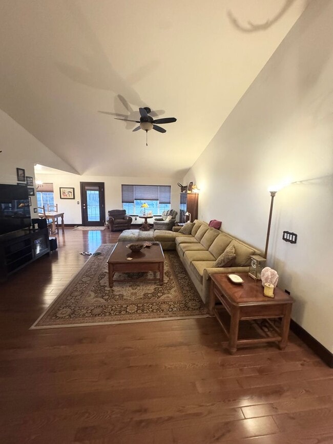 Building Photo - Charming 5 Bedroom One Story