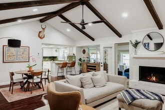 Building Photo - 9101 Heatherwood Dr