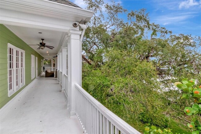 Building Photo - 6220 Bayshore Blvd