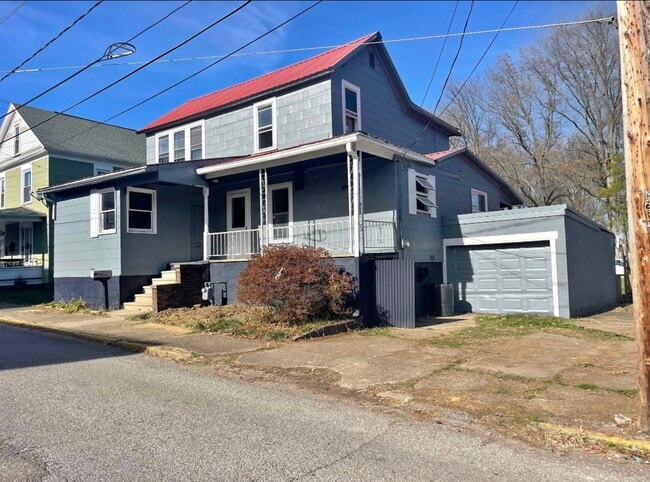 Primary Photo - 266 Locust St