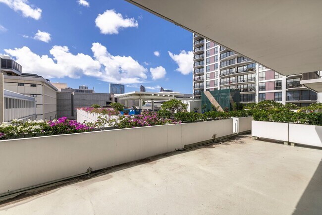 Building Photo - Harbor Square Condo