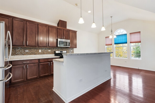 Building Photo - 2528 Dunraven Ave