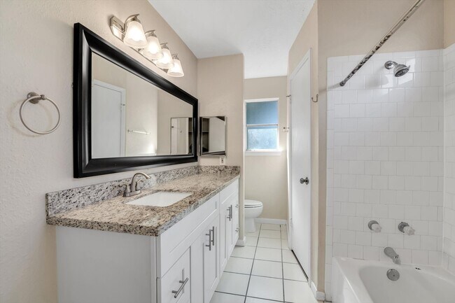 Building Photo - 20235 Apache Gardens Ln