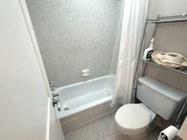 Building Photo - 111 Briny Ave