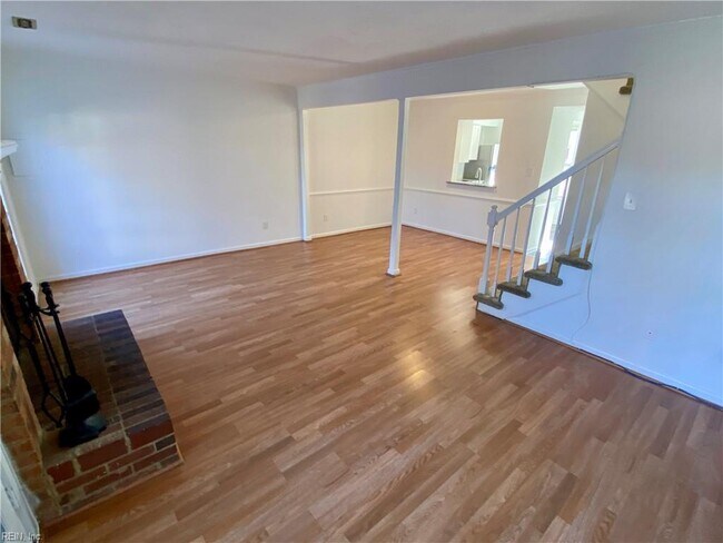 Building Photo - 4740 Greenlaw Dr