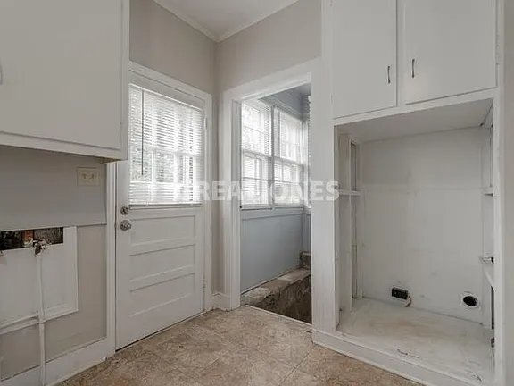 Building Photo - 205 N Zion St