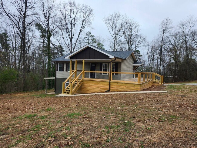 Building Photo - Spacious 3 bedroom 2 bath home in Chickamauga, GA