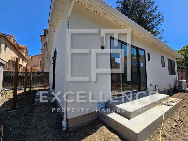 Building Photo - Brand New Build - 2/2 Cottage, Fenced Yard...