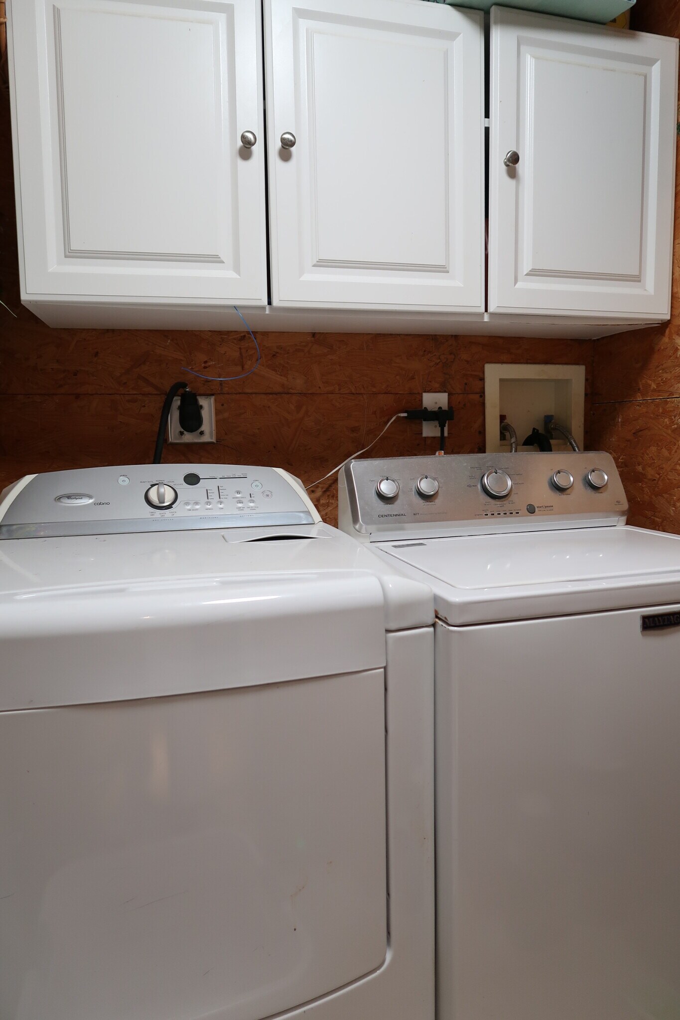 Building Photo - 11002 Lakeside Dr