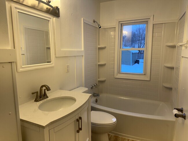 Building Photo - 2315 Green St