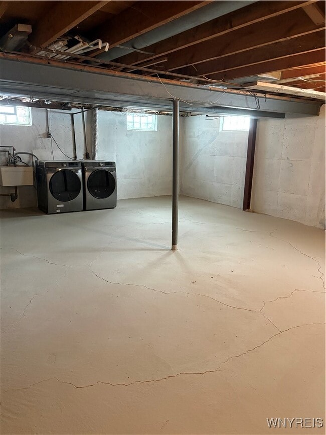 Building Photo - 431 Kaymar Dr