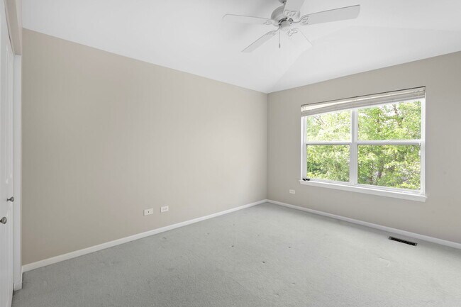 Building Photo - 115 Clover Dr
