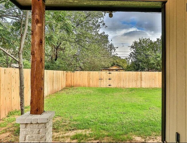 Building Photo - PRE LEASING NOW - AVAILABLE 8/11