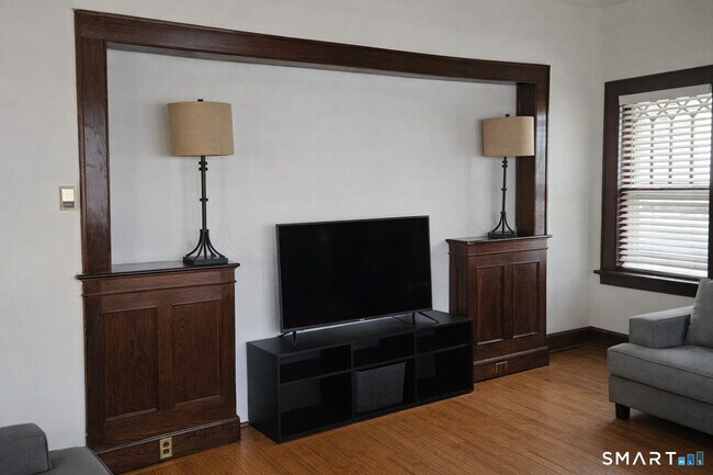 Building Photo - 34 Harlem Ave