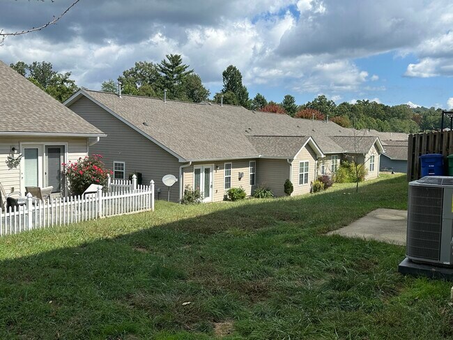 Building Photo - 57 Lilac Fields Way