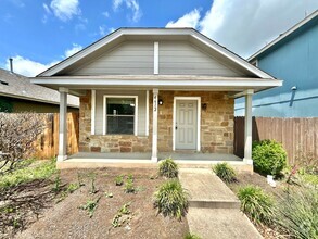 Building Photo - Charming 2 BR/1 BA Condo in Chaparral Cros...