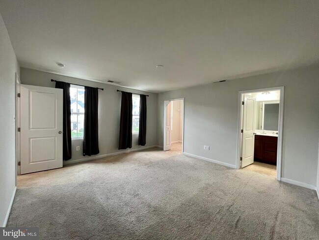 Building Photo - 255 Severna Pkwy
