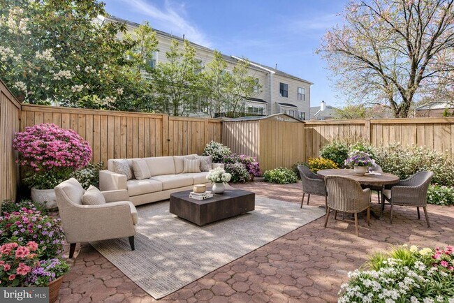 Building Photo - 8505 Jeffersonian Ct