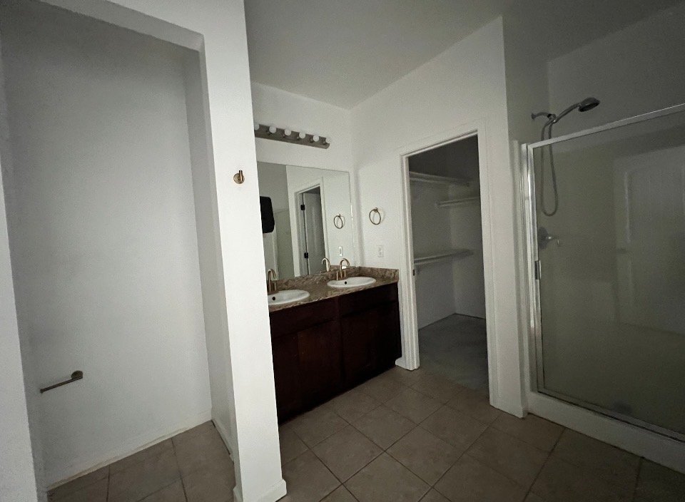 Building Photo - 10575 Dodger Dr