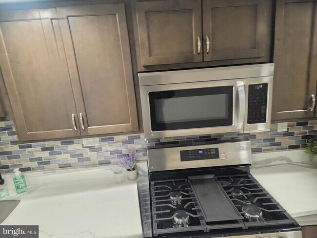 Building Photo - 401 S Ann St