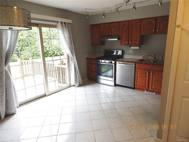 Building Photo - 29305 W Jefferson Ave
