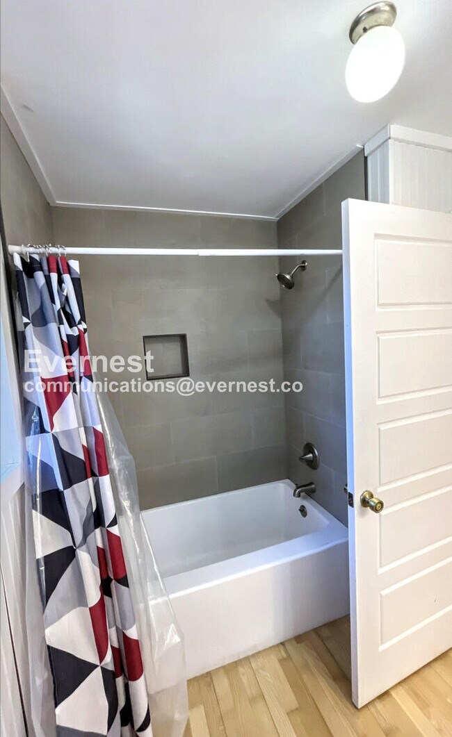 Building Photo - 2 Bed/1.5 Bath Townhome with Fenced Yard / Pet-Friendly / Available Now!