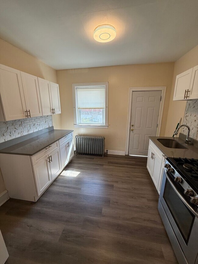 Building Photo - Wonderful three bedroom home for rent in O...