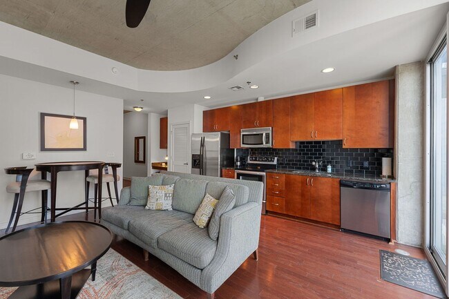 Building Photo - Fully Furnished SoBro Condo At Encore