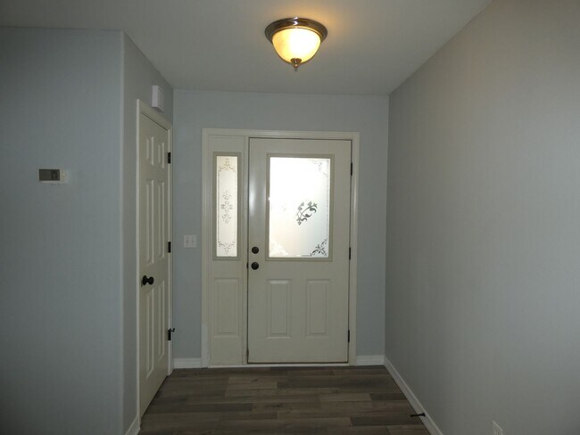 Building Photo - Spacious 3-Bedroom Home - Pace