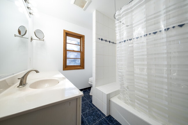 Building Photo - 5209 W 61st St