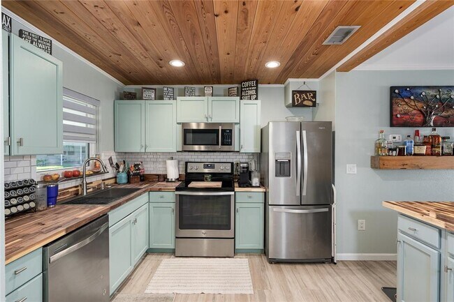 Building Photo - 2115 9th Ave W